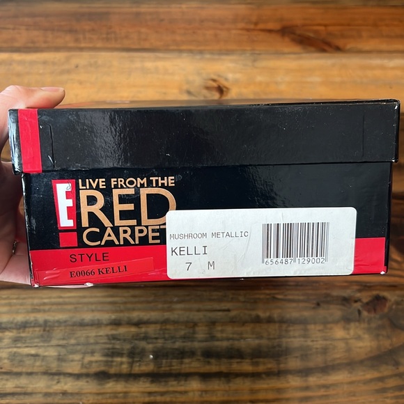 E! Live From The Red Carpet - Kelli Heels - Picture 9 of 9